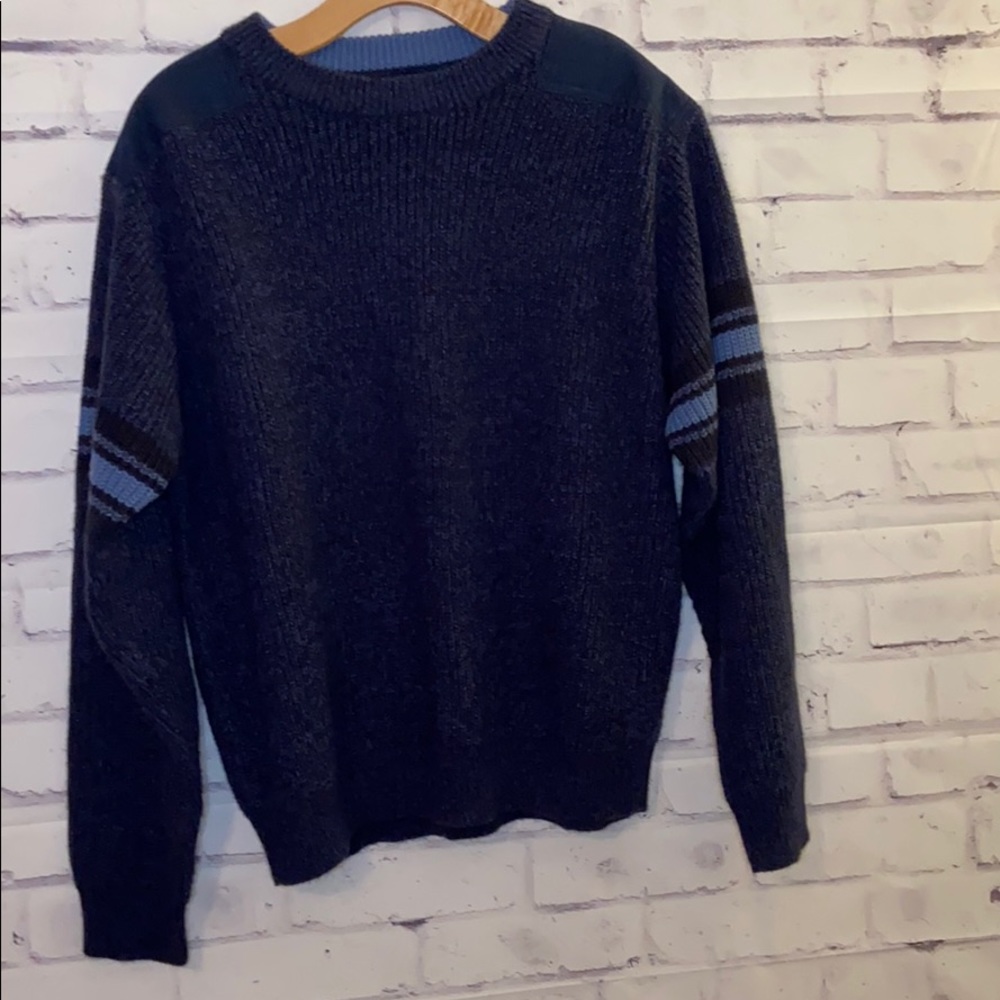 Men’s navy blue sweater